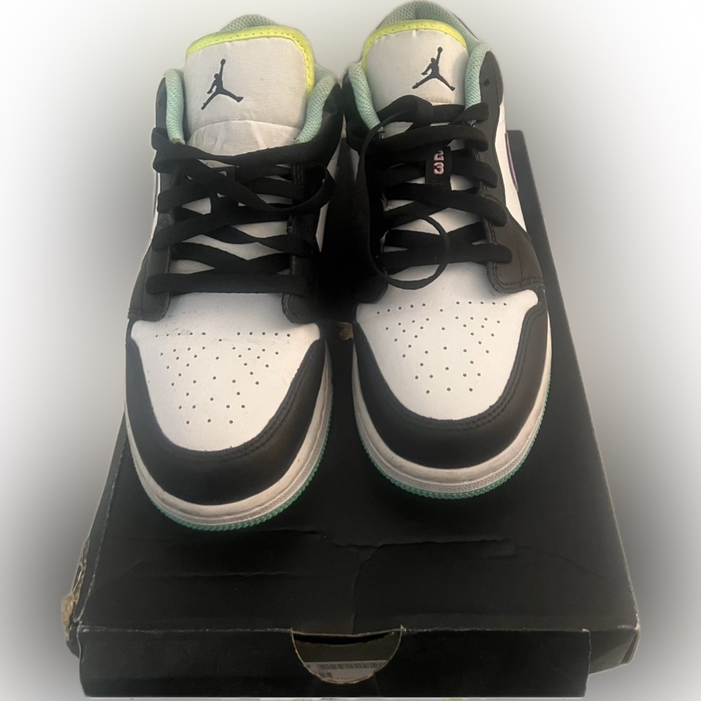 Jordan’s size 6.5 grade school